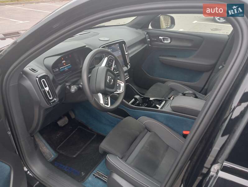 Внедорожник / Кроссовер Volvo XC40 2023 в Ровно
