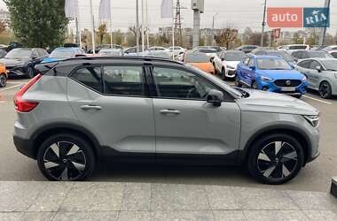 Внедорожник / Кроссовер Volvo XC40 2023 в Киеве