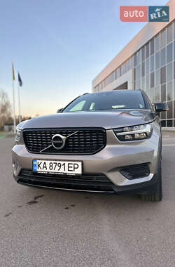 Внедорожник / Кроссовер Volvo XC40 2021 в 