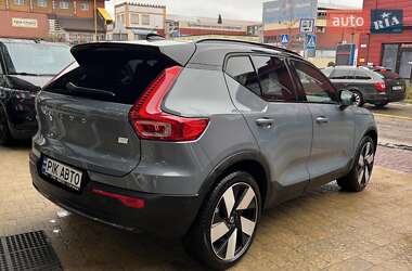Внедорожник / Кроссовер Volvo XC40 2023 в 