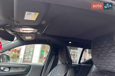 Внедорожник / Кроссовер Volvo XC40 2023 в 