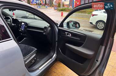 Внедорожник / Кроссовер Volvo XC40 2023 в 