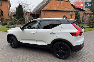 Позашляховик / Кросовер Volvo XC40 2020 в Житомирі