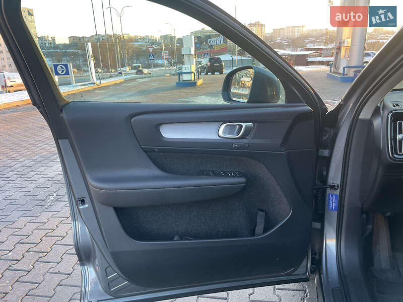 Внедорожник / Кроссовер Volvo XC40 2018 в Хмельницком