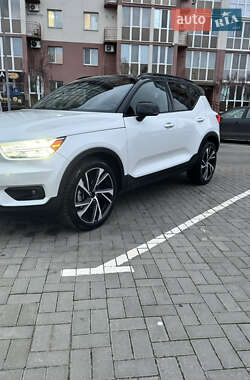 Внедорожник / Кроссовер Volvo XC40 2019 в 
