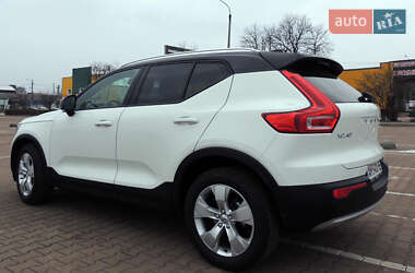 Позашляховик / Кросовер Volvo XC40 2020 в 