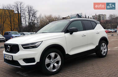 Позашляховик / Кросовер Volvo XC40 2020 в 