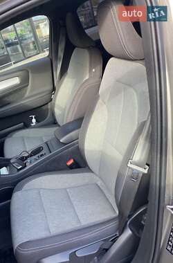 Внедорожник / Кроссовер Volvo XC40 2021 в 