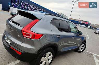 Позашляховик / Кросовер Volvo XC40 2019 в 
