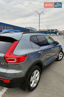 Позашляховик / Кросовер Volvo XC40 2019 в 