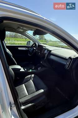 Внедорожник / Кроссовер Volvo XC40 2020 в 