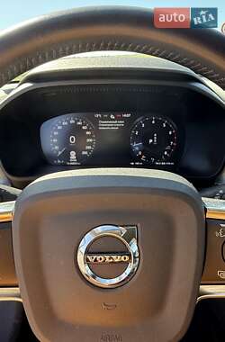 Внедорожник / Кроссовер Volvo XC40 2020 в 