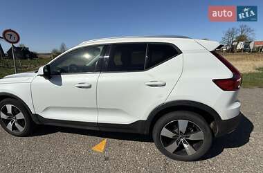 Внедорожник / Кроссовер Volvo XC40 2020 в 