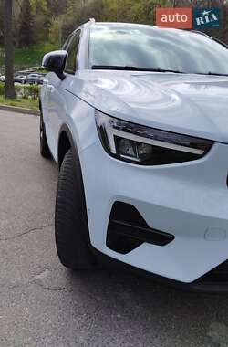 Внедорожник / Кроссовер Volvo XC40 2023 в 