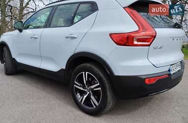 Внедорожник / Кроссовер Volvo XC40 2023 в 