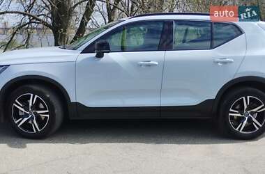 Внедорожник / Кроссовер Volvo XC40 2023 в 