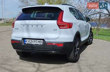 Внедорожник / Кроссовер Volvo XC40 2023 в 