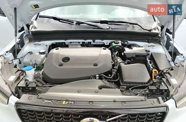 Внедорожник / Кроссовер Volvo XC40 2023 в 