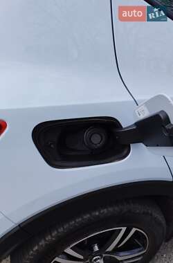 Внедорожник / Кроссовер Volvo XC40 2023 в 