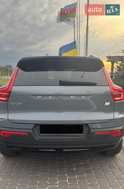 Позашляховик / Кросовер Volvo XC40 2021 в 