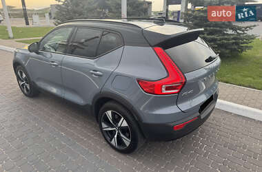Позашляховик / Кросовер Volvo XC40 2021 в 