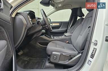 Внедорожник / Кроссовер Volvo XC40 2021 в 