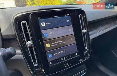 Позашляховик / Кросовер Volvo XC40 2023 в 