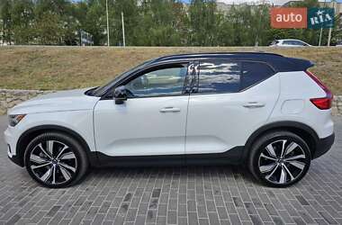 Внедорожник / Кроссовер Volvo XC40 2021 в 