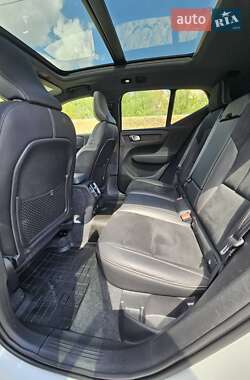 Внедорожник / Кроссовер Volvo XC40 2021 в 
