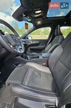 Внедорожник / Кроссовер Volvo XC40 2021 в 