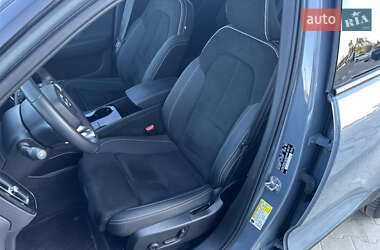 Позашляховик / Кросовер Volvo XC40 2022 в 