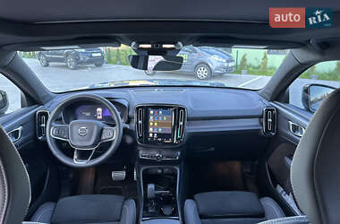 Позашляховик / Кросовер Volvo XC40 2022 в 