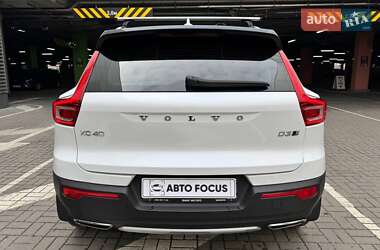 Внедорожник / Кроссовер Volvo XC40 2018 в 