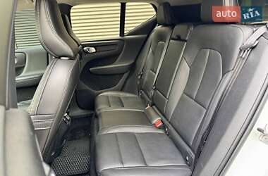 Внедорожник / Кроссовер Volvo XC40 2018 в 