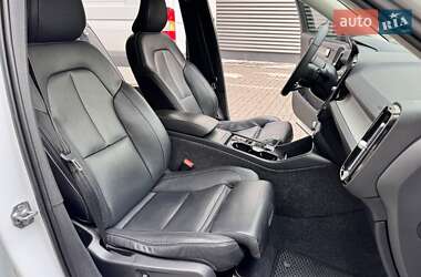 Внедорожник / Кроссовер Volvo XC40 2018 в 