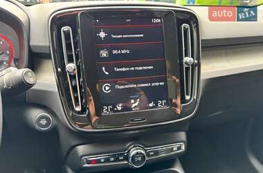 Внедорожник / Кроссовер Volvo XC40 2018 в 