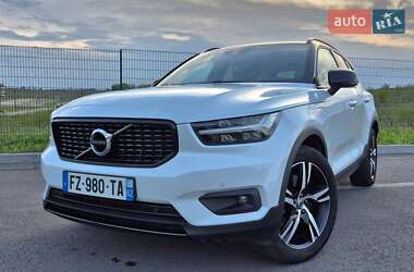 Позашляховик / Кросовер Volvo XC40 2021 в 