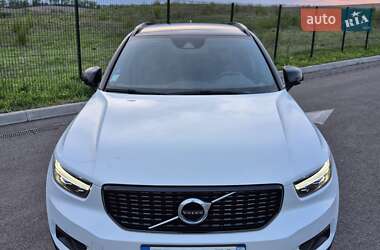 Позашляховик / Кросовер Volvo XC40 2021 в 