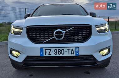 Позашляховик / Кросовер Volvo XC40 2021 в 