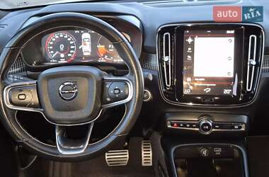 Позашляховик / Кросовер Volvo XC40 2021 в 