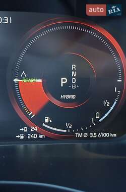 Позашляховик / Кросовер Volvo XC40 2021 в 