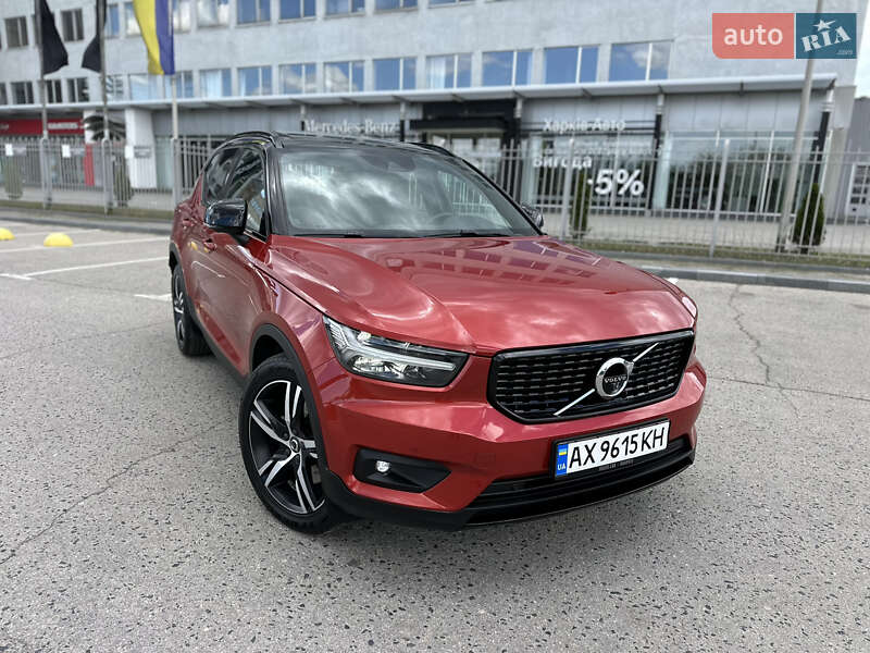 Внедорожник / Кроссовер Volvo XC40 2020 в 