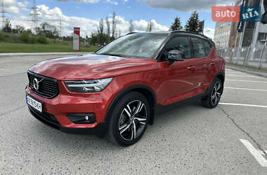 Внедорожник / Кроссовер Volvo XC40 2020 в 