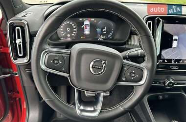 Внедорожник / Кроссовер Volvo XC40 2020 в 