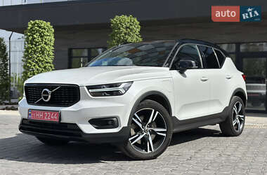Внедорожник / Кроссовер Volvo XC40 2021 в Киеве