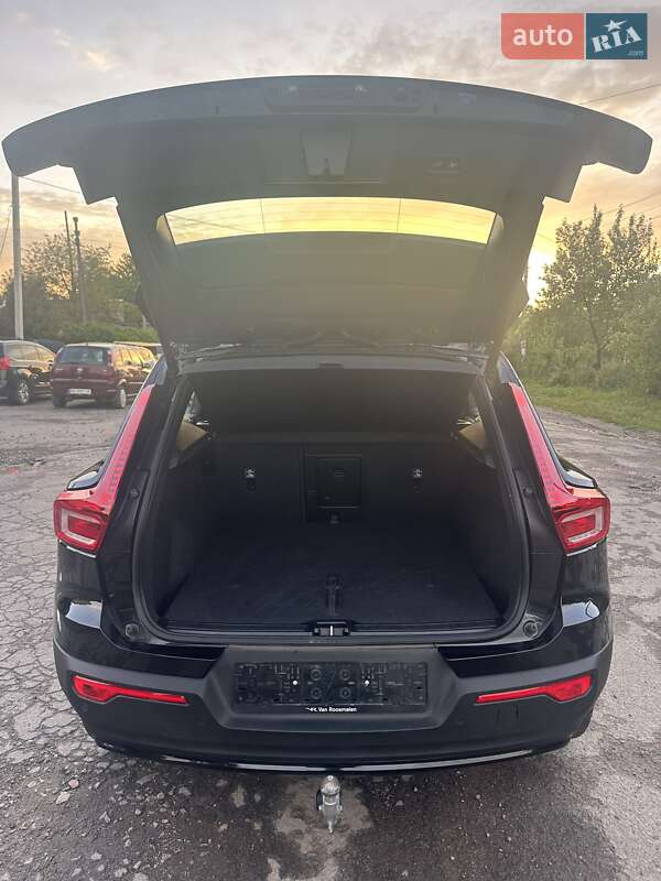 Внедорожник / Кроссовер Volvo XC40 2023 в Ровно