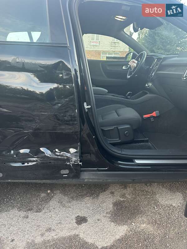 Внедорожник / Кроссовер Volvo XC40 2023 в Ровно