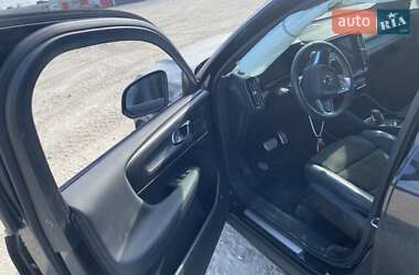 Позашляховик / Кросовер Volvo XC40 2020 в 