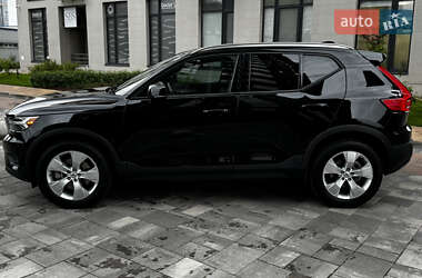 Внедорожник / Кроссовер Volvo XC40 2022 в 