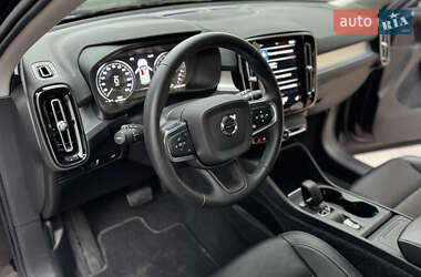 Внедорожник / Кроссовер Volvo XC40 2022 в 